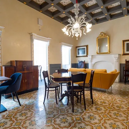 Pensión Monreal Boutique Townhouse - R024rm3 *