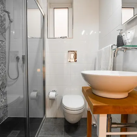 Monreal Boutique Townhouse - R024rm3 * Paola